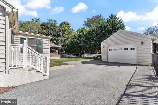 Building Photo - 4236 Florida Ave