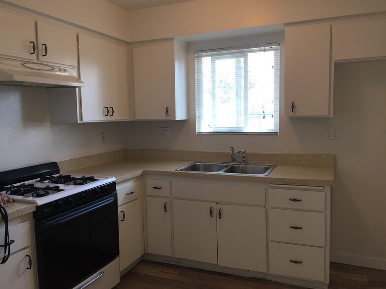 Kitchen - 502 17th St