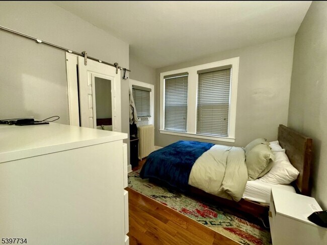 Building Photo - 10 Willowdale Ave