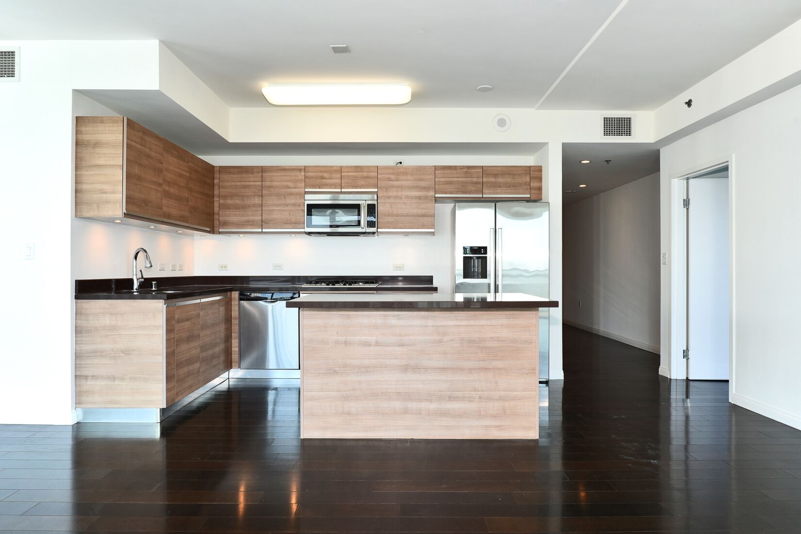 Building Photo - 3785 Wilshire Blvd