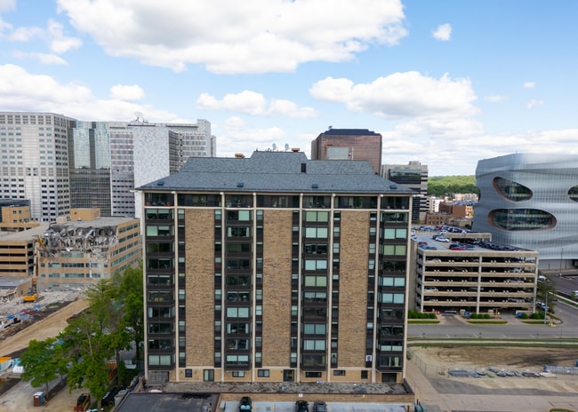 Building Photo - **CONCESSION IS APPLIED ON THE LAST MONTH OF A 12 MONTH LEASE**