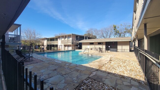 Building Photo - Lovely 1 bedroom 1 bath Apartment in  Balcones Heights