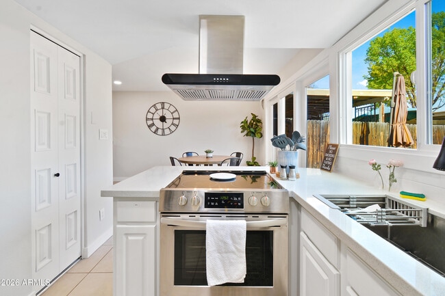 Building Photo - 5909 N 81st St