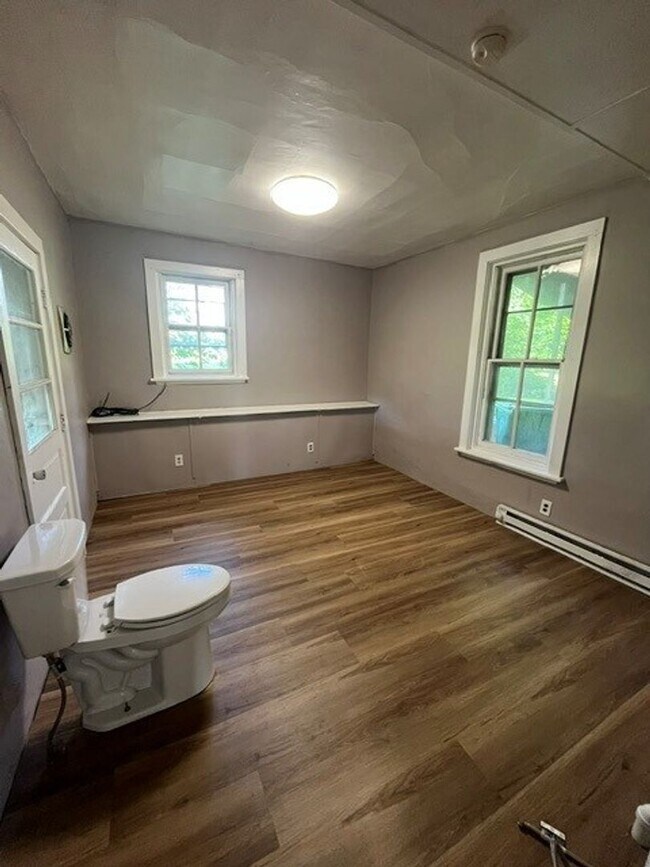 Building Photo - 3 bedroom 1 bathroom