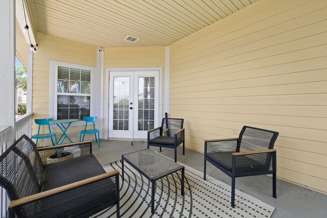 Building Photo - Optimal Location in Northwest Gainesville: South Point Neighborhood Living