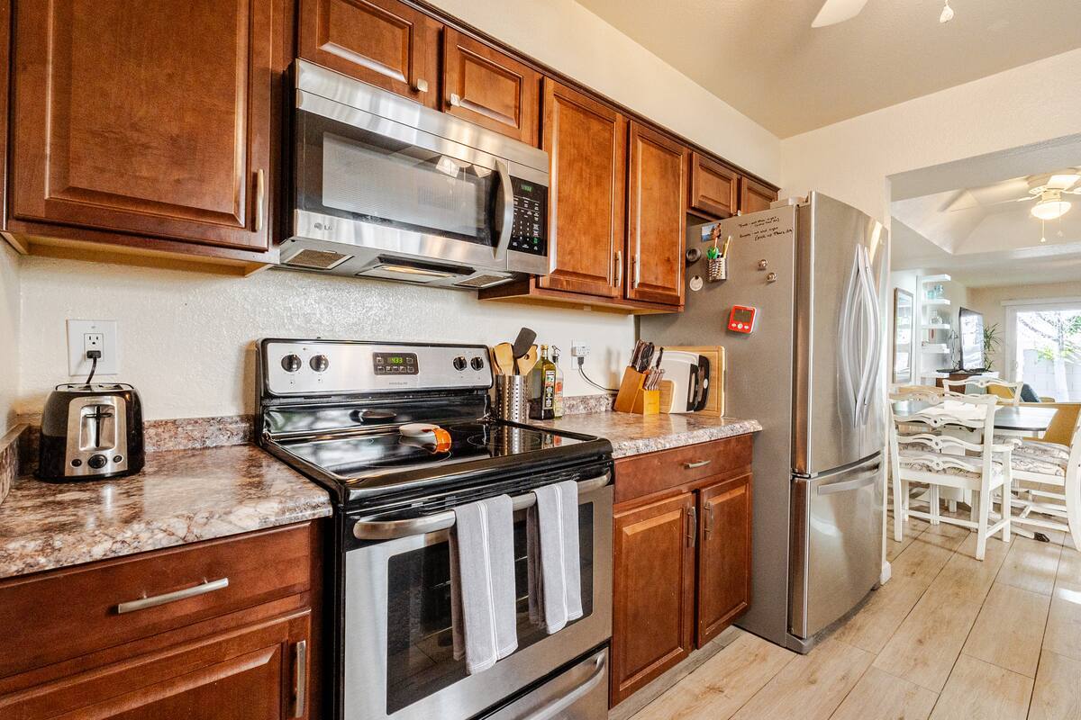 Building Photo - 606 E Colgate Dr