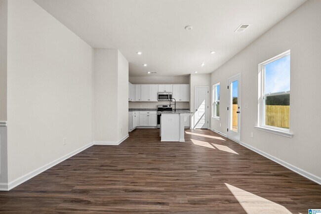 Building Photo - 608 Pine Valley Trl