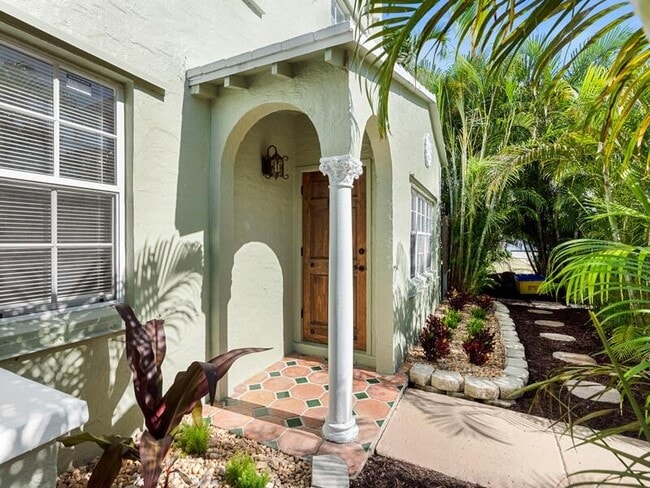 Building Photo - 209 Lytton Ct