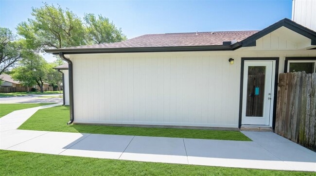 Building Photo - 339 Fantail Loop