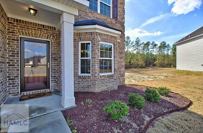 Building Photo - 220 Fairview Dr NE