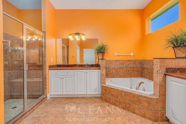 Building Photo - Spacious 4 Bedroom Pool Home in Ormond Lakes