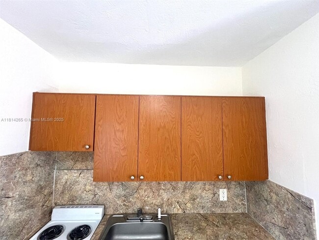 Building Photo - 690 NE 85th St