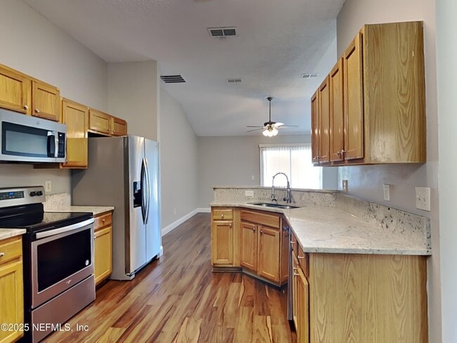 Building Photo - 1559 Guardian Dr