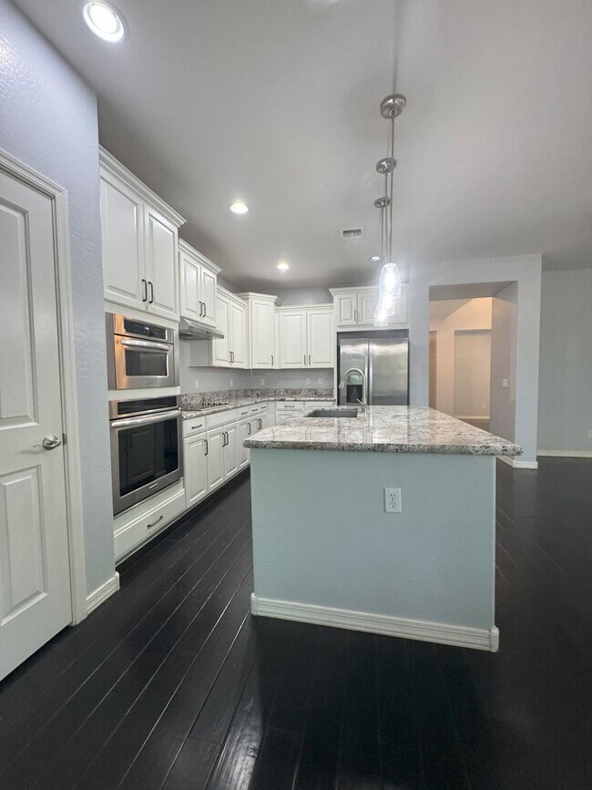 Building Photo - COMING SOON! LYONS GATE 5 BDRM + LOFT W CO...