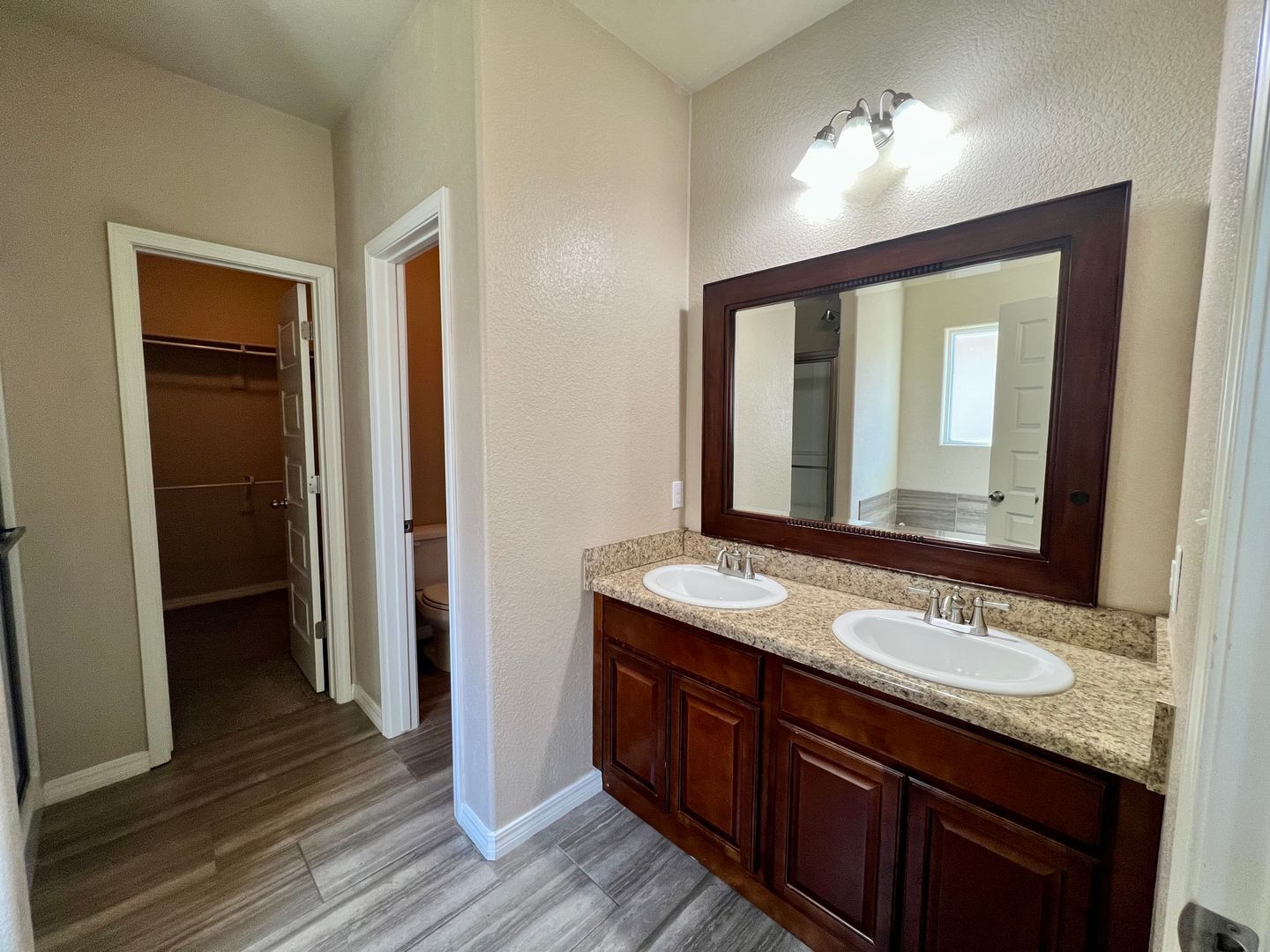 Building Photo - 615 Ridge Point Dr