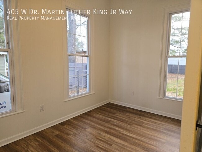 Building Photo - 405 W Dr. Martin Luther King Jr. Way