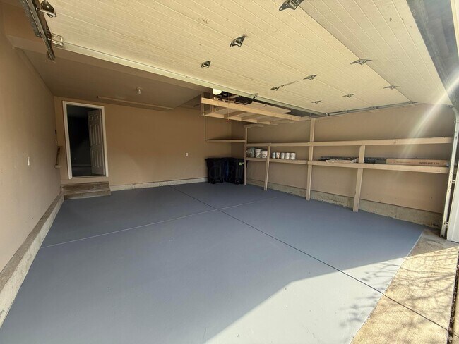 Building Photo - 9465 Santa Clara Cir