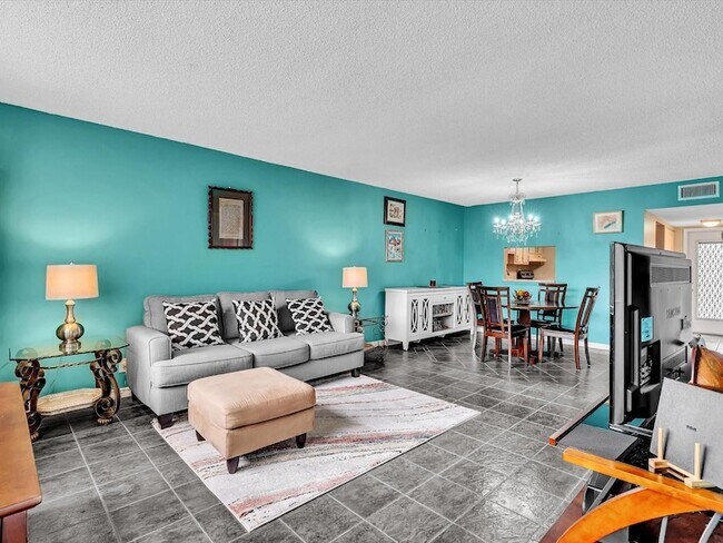 Building Photo - 6570 Royal Palm Blvd