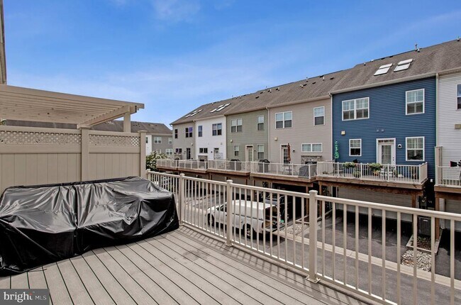 Building Photo - 703 Skippers Ln