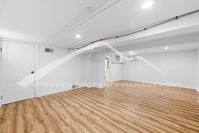 Building Photo - Charming Home with Central AC and Fenced Yard