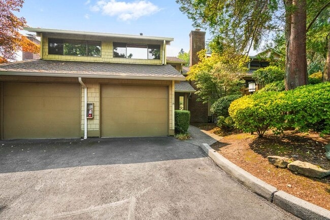 Primary Photo - Beautiful and Remodeled Fairweather Town H...