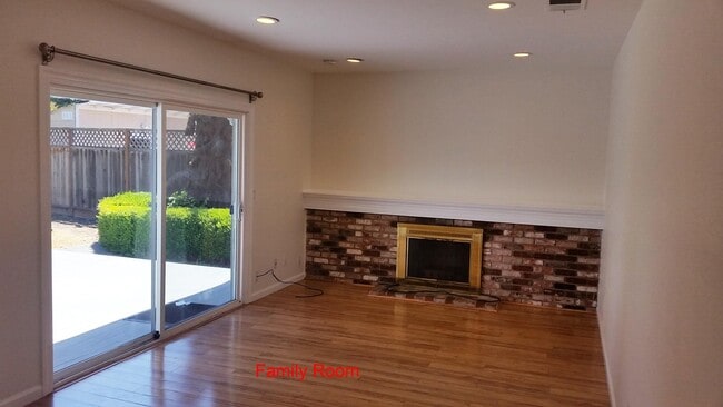 Building Photo - 34199 Cromwell Pl