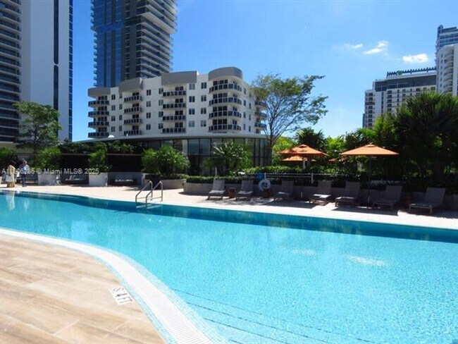 Building Photo - 700 NE 24th St