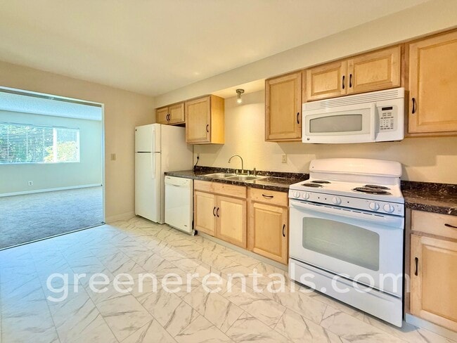 Building Photo - 2-Bedroom 1.5-Bathroom Condo in West Olympia