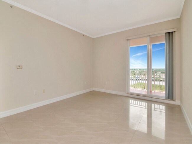 Building Photo - Waterfront Penthouse Living – Luxury 3 Bedroom / 2 Bath Condo on the Water