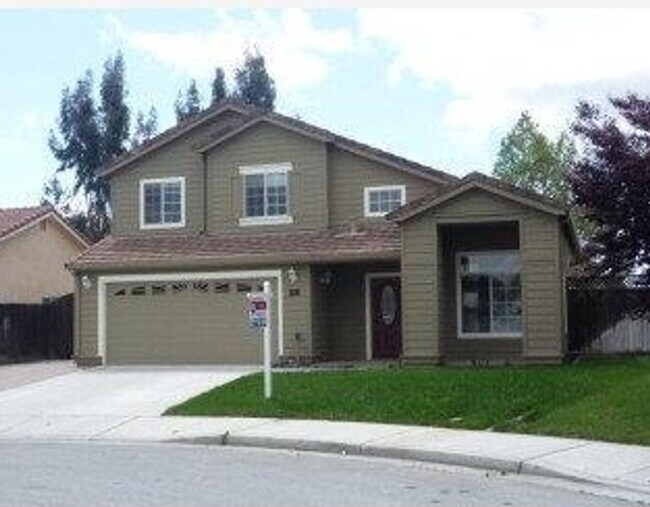 Primary Photo - 4 Bedroom Home with Pool in Hollister
