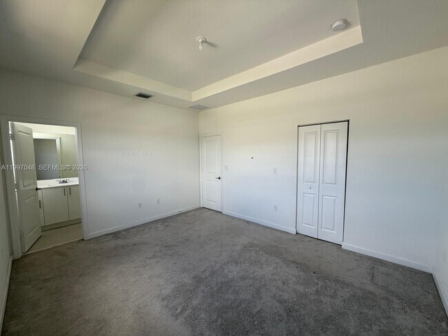 Building Photo - 2659 SE 28th Dr