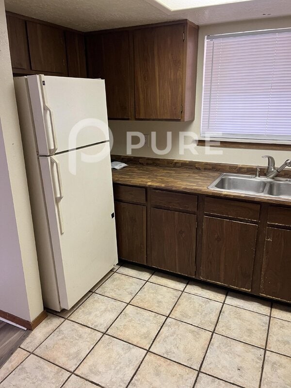 Building Photo - 318 La Veta Dr