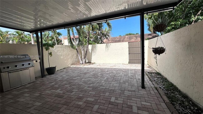 Building Photo - 7665 SW 106th Ave
