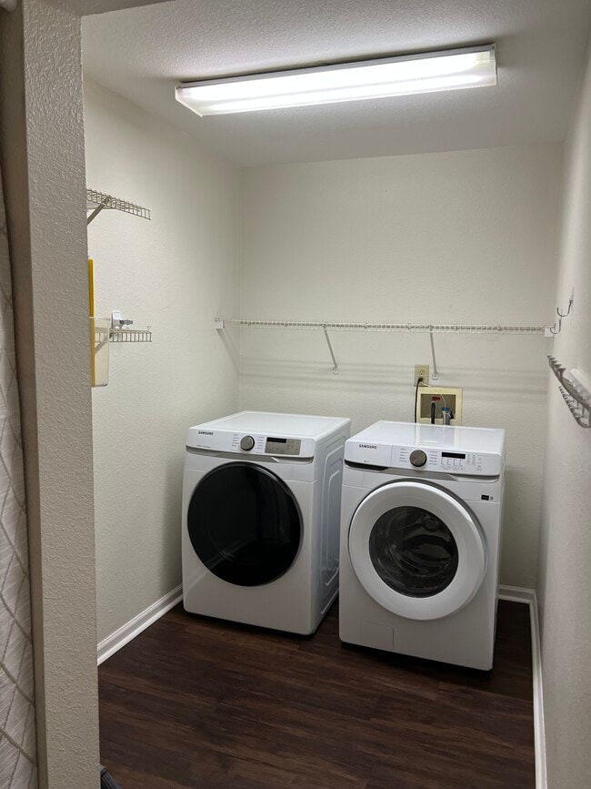 Building Photo - 11973 Cedar Dr