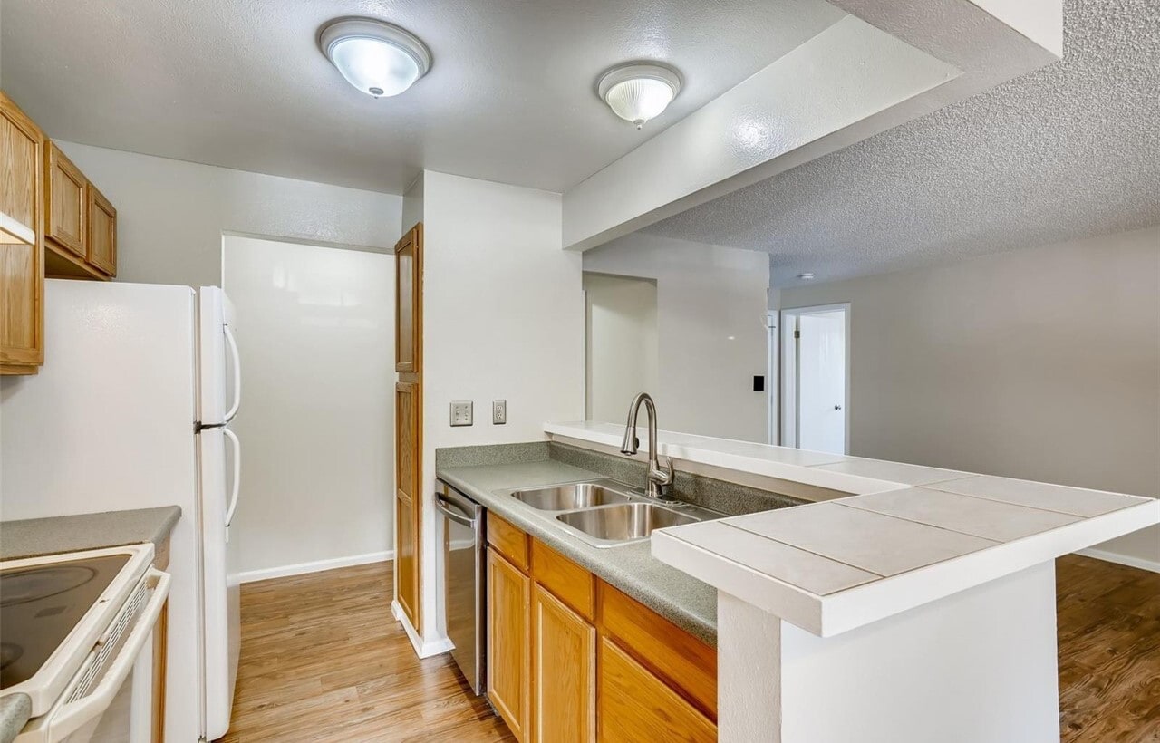 Building Photo - 5565 W 76th Ave