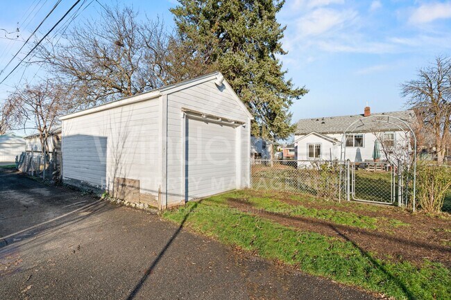 Building Photo - Welcome to this charming 1-bedroom, 1-bathroom home located in the vibrant city of Spokane, WA.