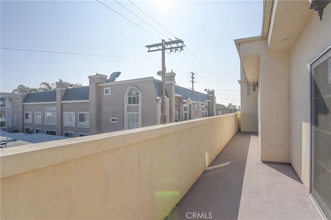 Building Photo - 11848 Kiowa Ave