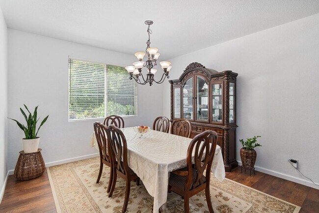 Building Photo - Beautiful Four Bedroom in Folsom