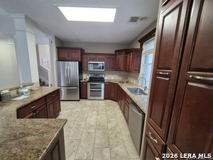 Building Photo - 712 Moss Wood