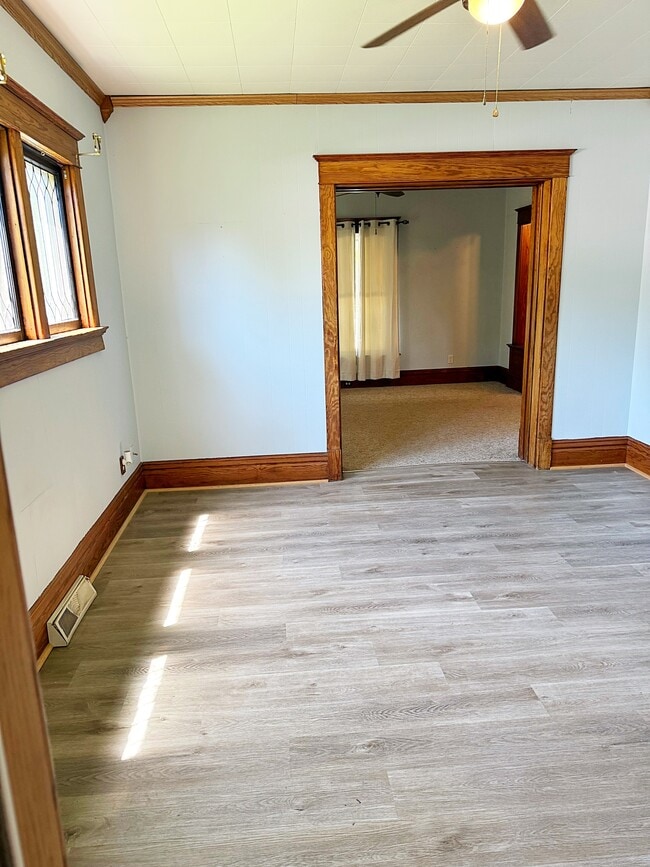 Building Photo - 508 6th Ave