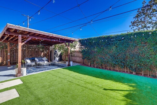 Building Photo - 6504 W 84th Pl