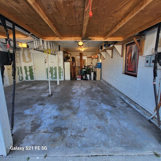 Building Photo - 2100 Cabrillo Ave