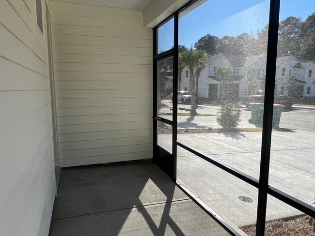 Building Photo - 3 Bedroom Townhouse in Washington Square!-...