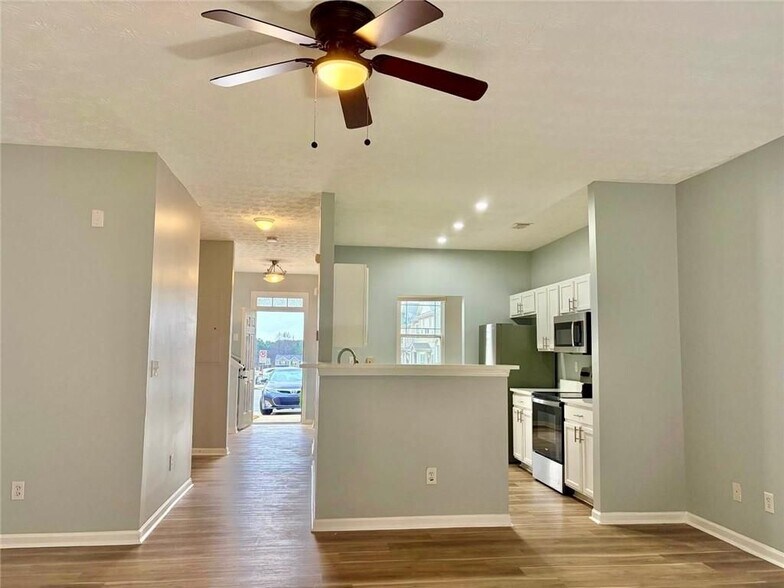 Building Photo - 6347 Ellenwood Dr