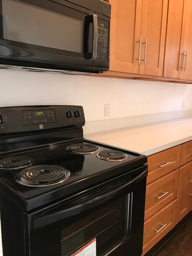 Building Photo - 14 Dell St