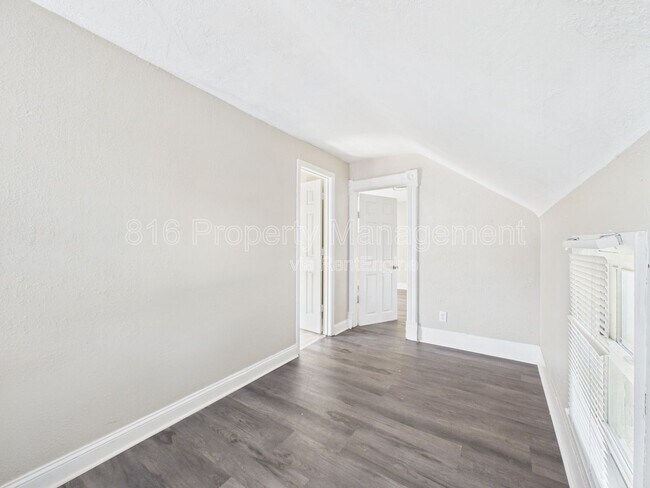 Building Photo - 525 Splitlog Ave