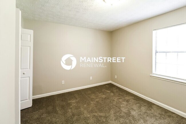 Building Photo - 3 Bedroom Pet-Friendly Home in Jonesboro, GA with Main Street Renewal