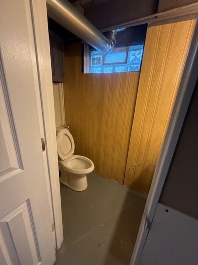 Building Photo - Charming 3-Bedroom Home Near Kenosha Dream Park