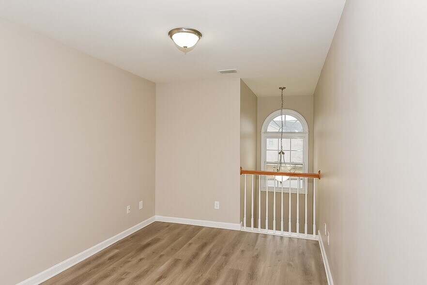 Building Photo - 27 Sandstone Pl