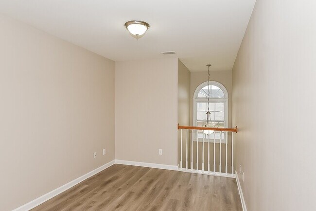 Building Photo - 27 Sandstone Pl